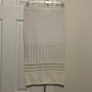Marciano size small white mini/pencil skirt with pattern and cream underlay